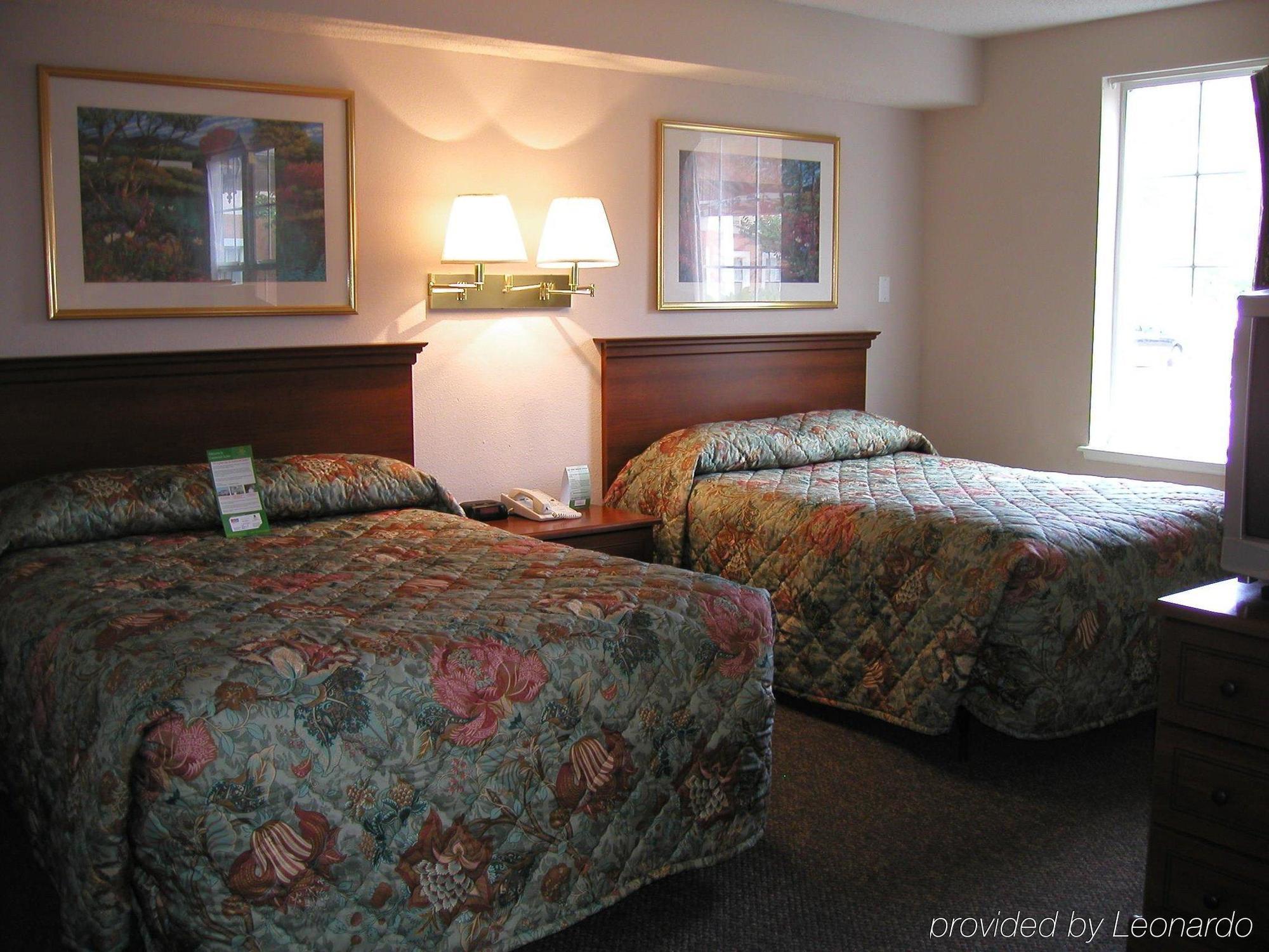 Intown Suites Extended Stay Greensboro Nc - Airport Room photo