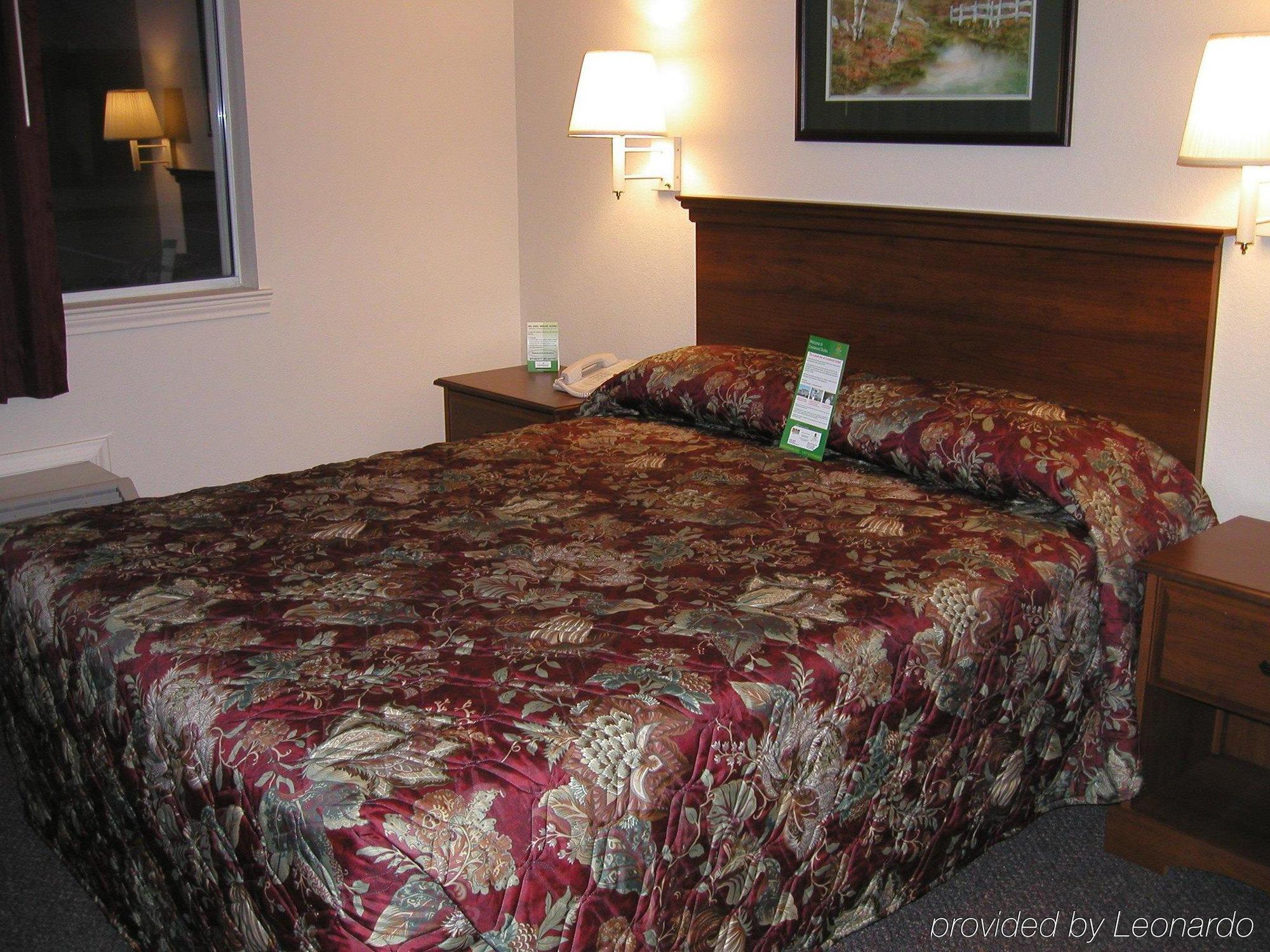 Intown Suites Extended Stay Greensboro Nc - Airport Room photo